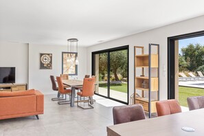 Dining - Vrbo Property (Zonza)