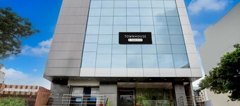 타운하우스 캄맘, 이전 블루문