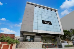 House | Exterior - Deluxe With Twin Bedbluemoon Hotel (Khammam)
