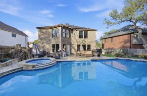 Pool - Heated Pool, Hot Tub & Huge Backyard. Spacious Family Getaway 20 Minutes from DT (San Antonio)
