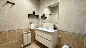 Double Room, Private Bathroom | Bilik Mandi