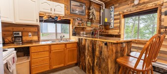Cozy 1BR Lakefront Retreat on Rice Lake – Sleeps 6 | Fishing & Snowmobile Paradise
