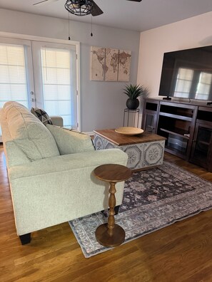 Living area - Bright, Renovated Home by White Sands National Park & Sacramento Mountains (Alamogordo)