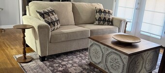 Bright, Renovated Home by White Sands National Park & Sacramento Mountains