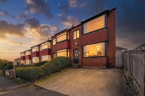 Exterior - Cosy Modern Home|Garden Oasis, Peaceful & Central (West Yorkshire)