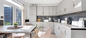 Cosy Modern Home|Garden Oasis, Peaceful & Central