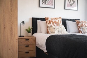 Room - Cosy Modern Home|Garden Oasis, Peaceful & Central (West Yorkshire)