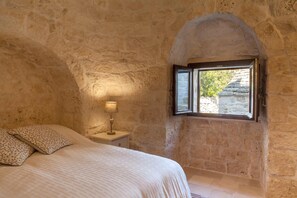 Iron/ironing board, travel cot, free WiFi, bed sheets