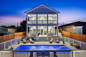 Outdoor pool, a heated pool - NEWLY BUILT“So Far, So Bueno!” Sleeps 22 - Pool, Golf Cart & Short Walk to Beach (Panama City Beach)