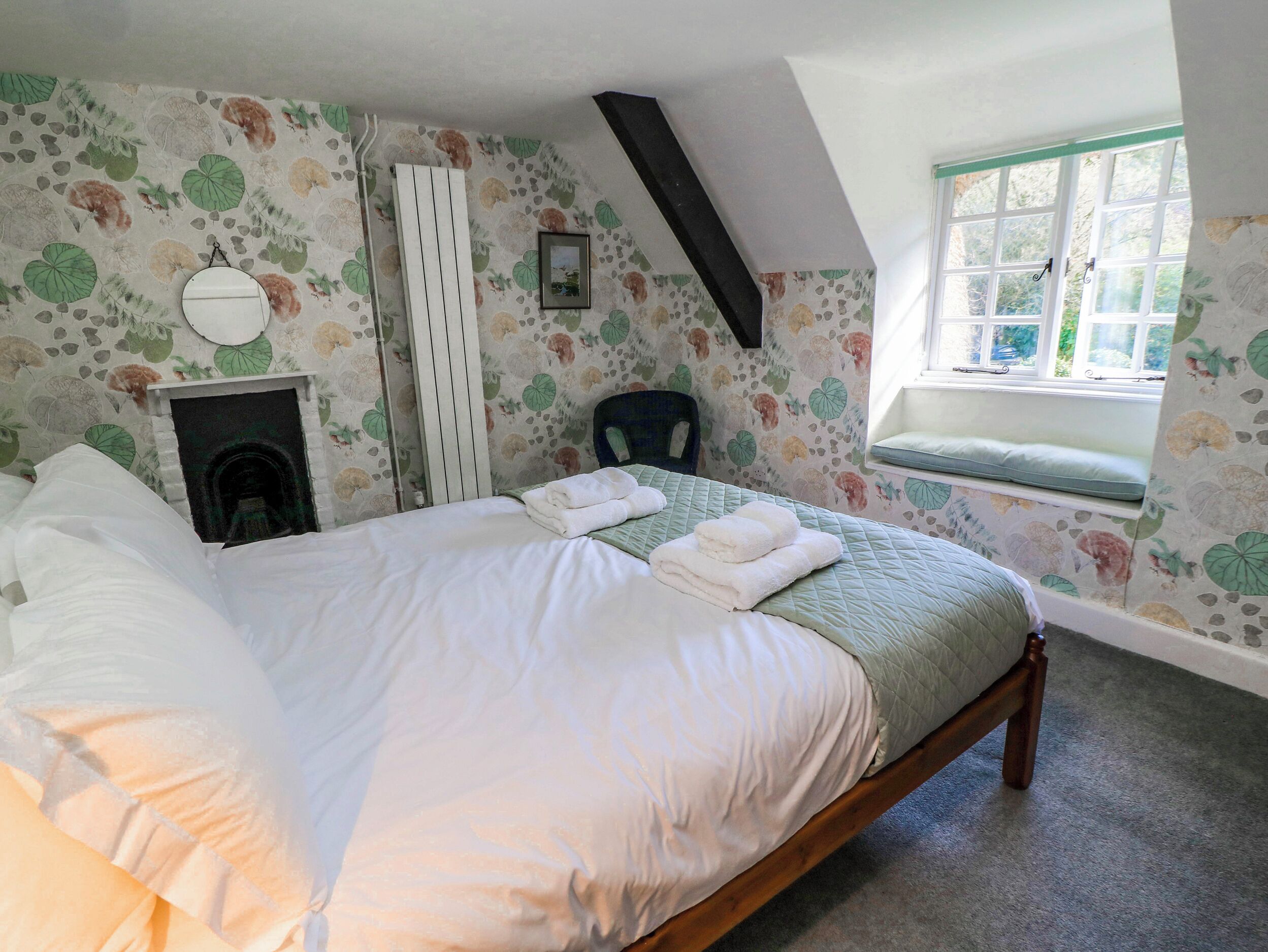 4 bedrooms, individually decorated, individually furnished, free WiFi