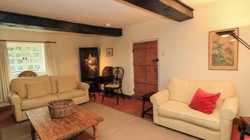 Cottage | Living area