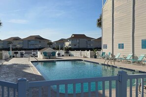Outdoor pool - Cottage at OD B16 2/2 w/pool first floor (North Myrtle Beach)