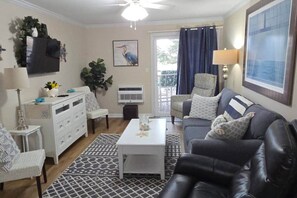 TV - Cottage at OD B16 2/2 w/pool first floor (North Myrtle Beach)