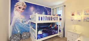 5 bedrooms, iron/ironing board, Internet, bed sheets - Great Villa in Solterra Resort (Davenport)