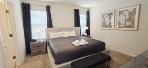 5 bedrooms, iron/ironing board, Internet, bed sheets - Great Villa in Solterra Resort (Davenport)