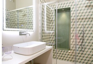 Shower, bidet, towels - Parlisium in Piazza Anfiteatro- Lucca (Lucca)