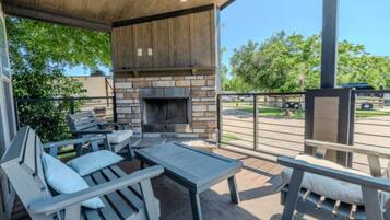 Comfort Cabin, Pool View | Terrace/patio