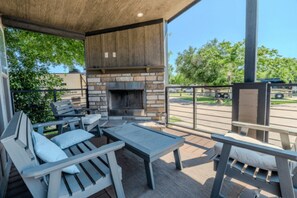 Comfort Cabin, Pool View | Terrace/patio