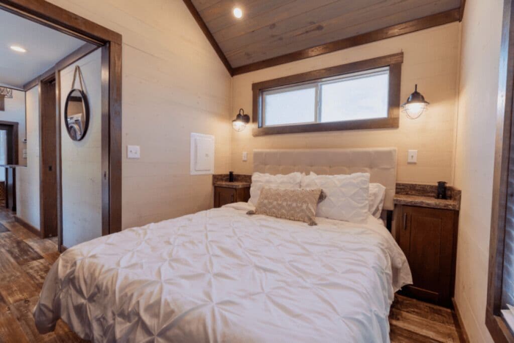 Luxury Cabin, 2 Bedrooms, Pool View