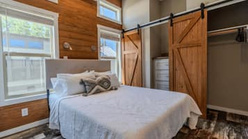 Comfort Cabin, Pool View