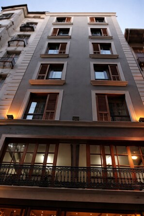 Front of property - Beyoglu Suites Hotel (Istanbul)