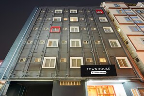 A multi-story building with a sign reading 'TOWNHOUSE.' - Townhouse Sarjapur Near Bellandur (Bengaluru)