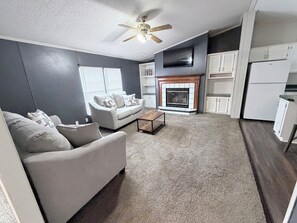 Living area - Countryside Home in Beautiful Aiken SC (Aiken)