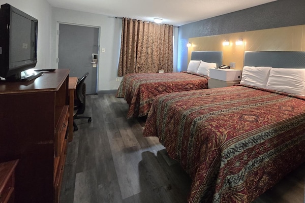 Compare room layout quickly with another near-identical angle.