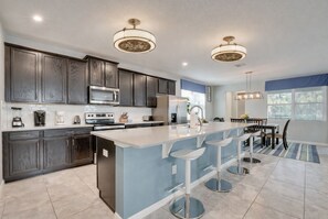 Fridge, microwave, oven, dishwasher - Cheerful Villa with Pool, Spa (Kissimmee)