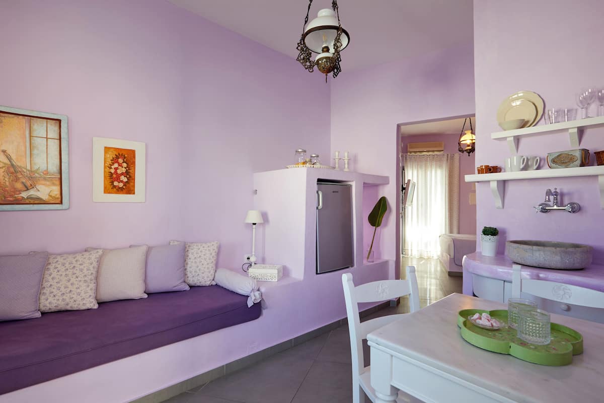 Deluxe Suite, Sea View | Private kitchen