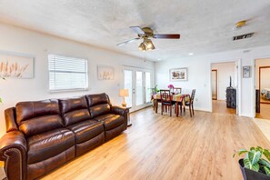 TV - Coastal Comfort Near Beach & Downtown (Corpus Christi)