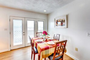Dining - Coastal Comfort Near Beach & Downtown (Corpus Christi)