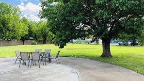 屋外ダイニングエリア