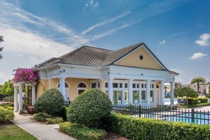 Exterior - Disney Dream in Providence Golf resort - 5 bed/4 bath home close to attractions. (Polk County)
