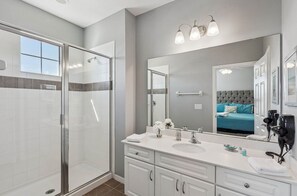 Hair dryer, towels - Disney Dream in Providence Golf resort - 5 bed/4 bath home close to attractions. (Polk County)
