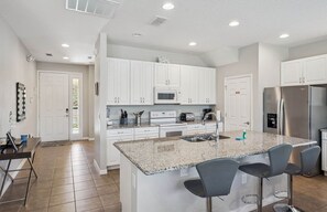 Fridge, microwave, oven, stovetop - Disney Dream in Providence Golf resort - 5 bed/4 bath home close to attractions. (Polk County)