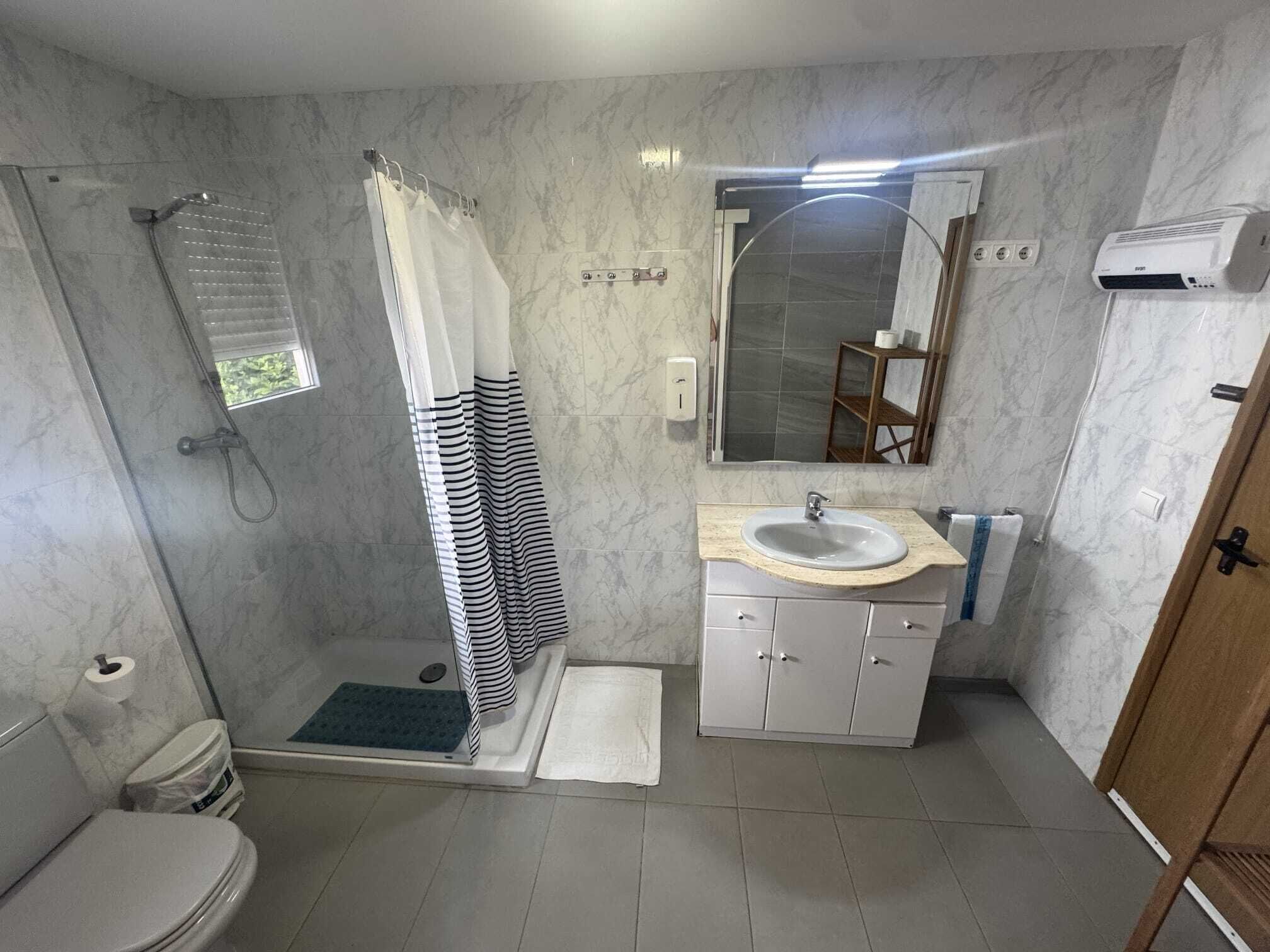 Familiehus - udsigt til have | Badeværelse