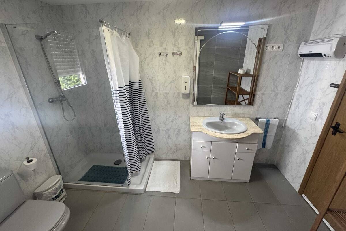 Familjehus - utsikt mot trädgården | Badrum