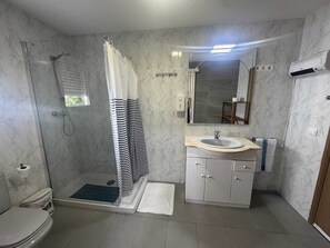 Bathroom - Caseta de L'Avi (Camarles)