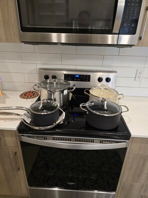 Private kitchen - Cozy Luxury Comforrt (Calgary)