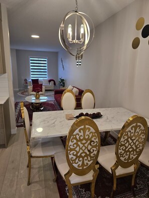 Dining - Cozy Luxury Comforrt (Calgary)