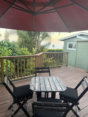 Outdoor dining - Ocean View Historical Beach Cottage  (Laguna Beach)