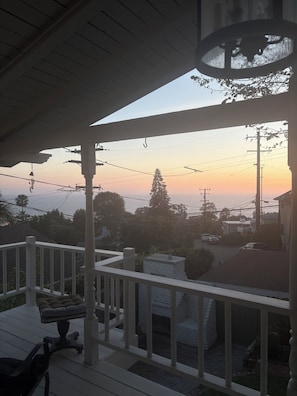 Property grounds - Ocean View Historical Beach Cottage  (Laguna Beach)