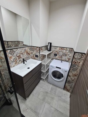 Bathroom - The happy corner, between etna mare and within walking distance of what is most beautiful. (Riposto)