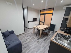 Interior - The happy corner, between etna mare and within walking distance of what is most beautiful. (Riposto)