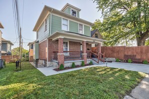 Exterior - Beautiful 4-bedroom house with AC in delightful Kansas City + Sleeps 9 (Kansas City)