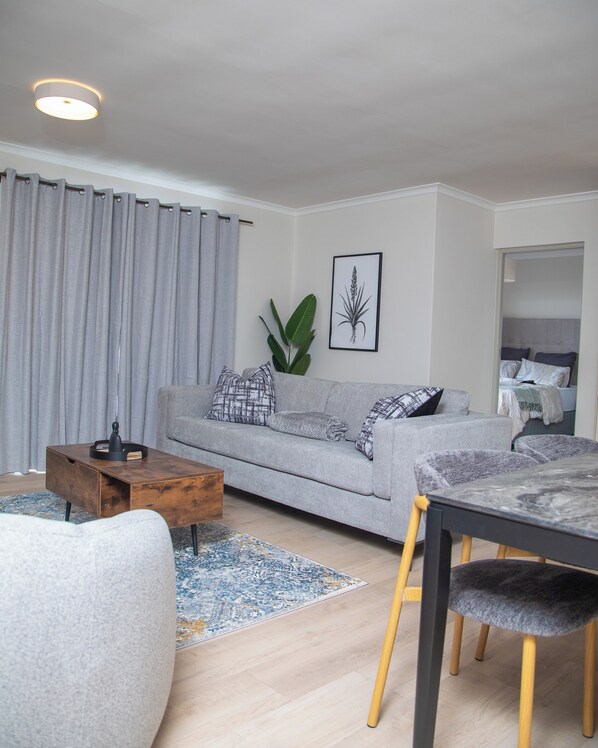 Living area - Beachside Modern Holiday Apartments (Cape Town)