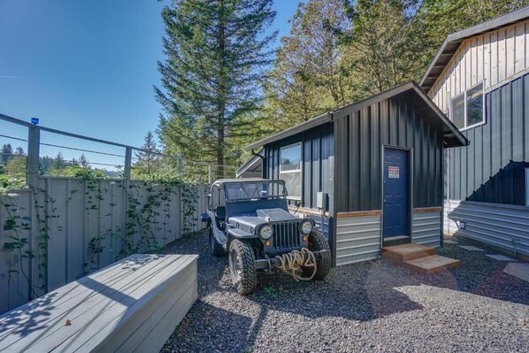 Property grounds - LifeSize Dinos 4BR HotTub (Washougal)