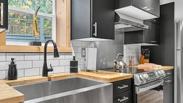 Hus - kæledyr tilladt - bjergudsigt | Privat køkken