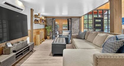 LifeSize Dinos 4BR HotTub